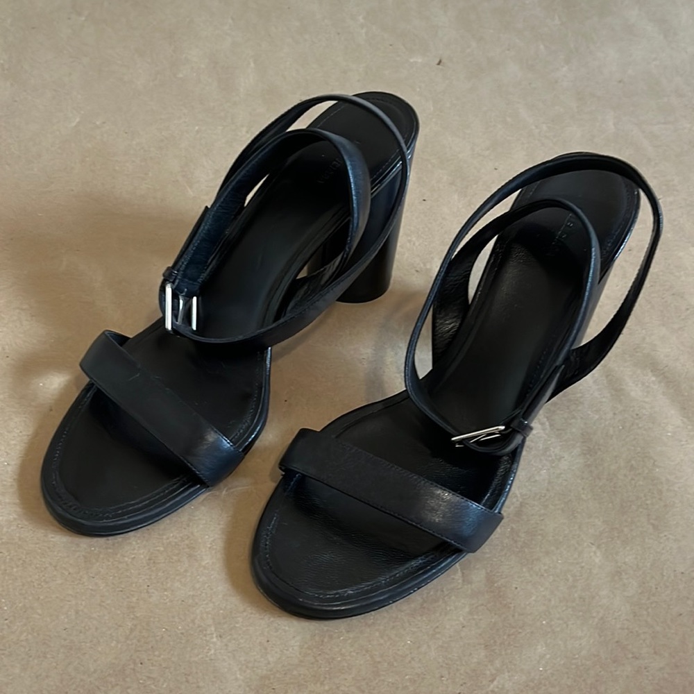 Authentic Balenciaga Round Sandal - size 41